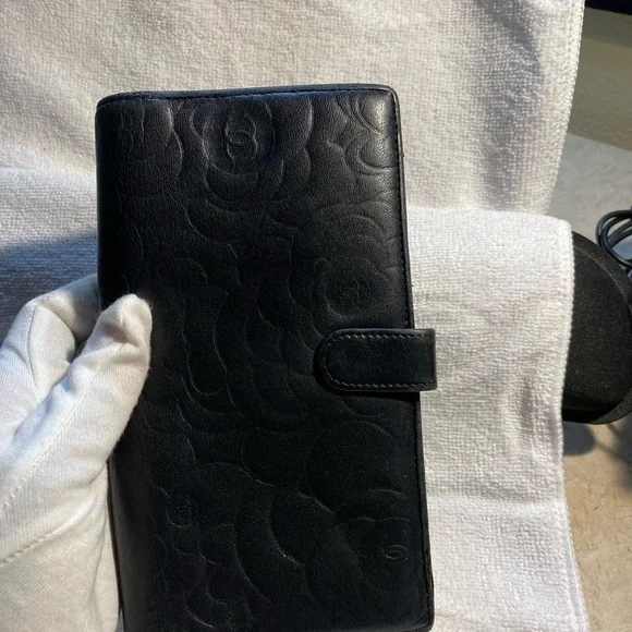 Chanel authentic vintage blk camellia long wallet with COA - Picture 3 of 14